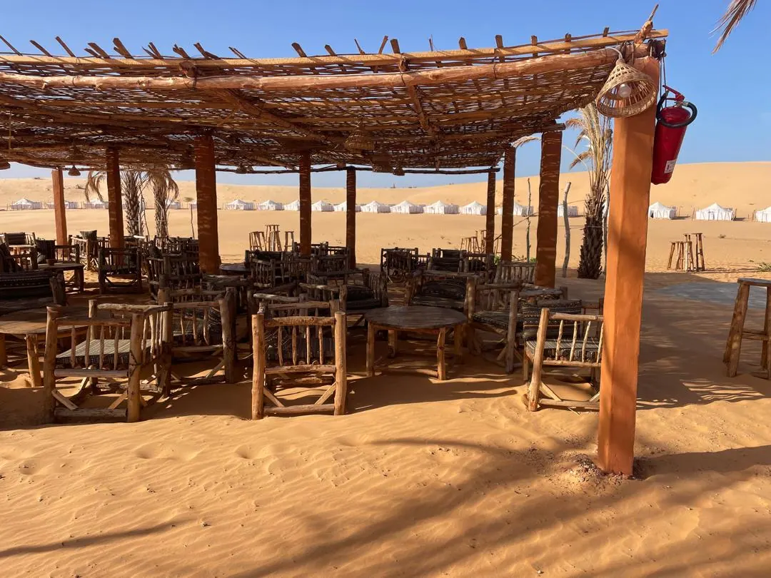 Terrasse du restaurant du campement de Lompoul