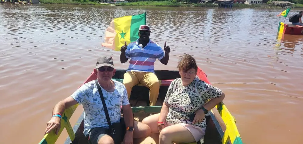 Pirogue sur le Lac Rose